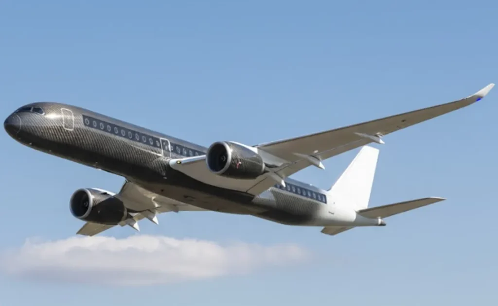 Ein Bild eines Flugzeugs das zur hälfte aus Kohlefaser und zur Hälfte aus Aluminium besteht.